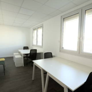 Bureau privé 30 m² 7 postes Coworking Quai du Docteur Dervaux Asnières-sur-Seine 92600 - photo 3